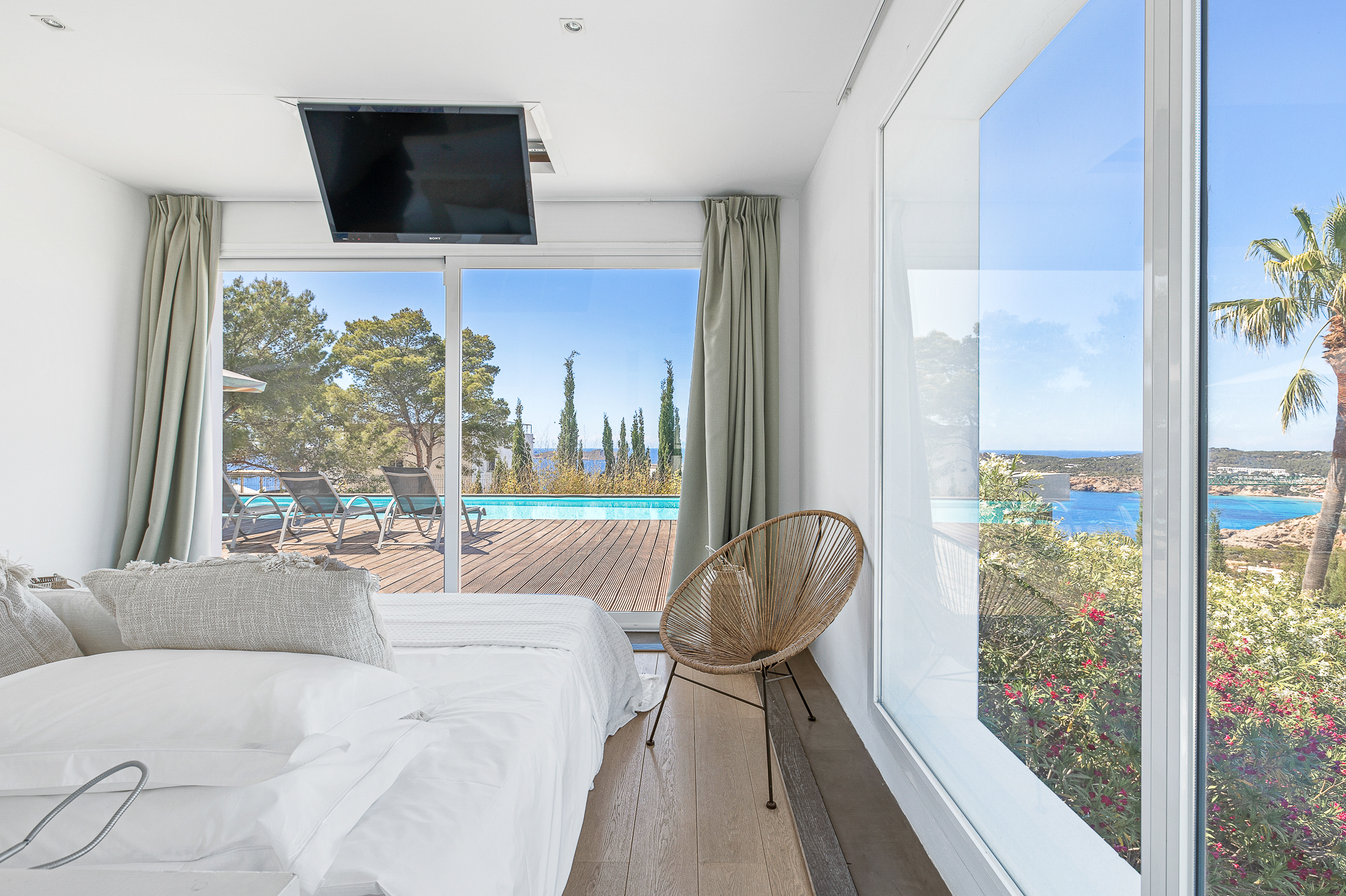 Resa Estates villa te koop sale Ibiza tourist license vergunning modern bedroom views .jpg